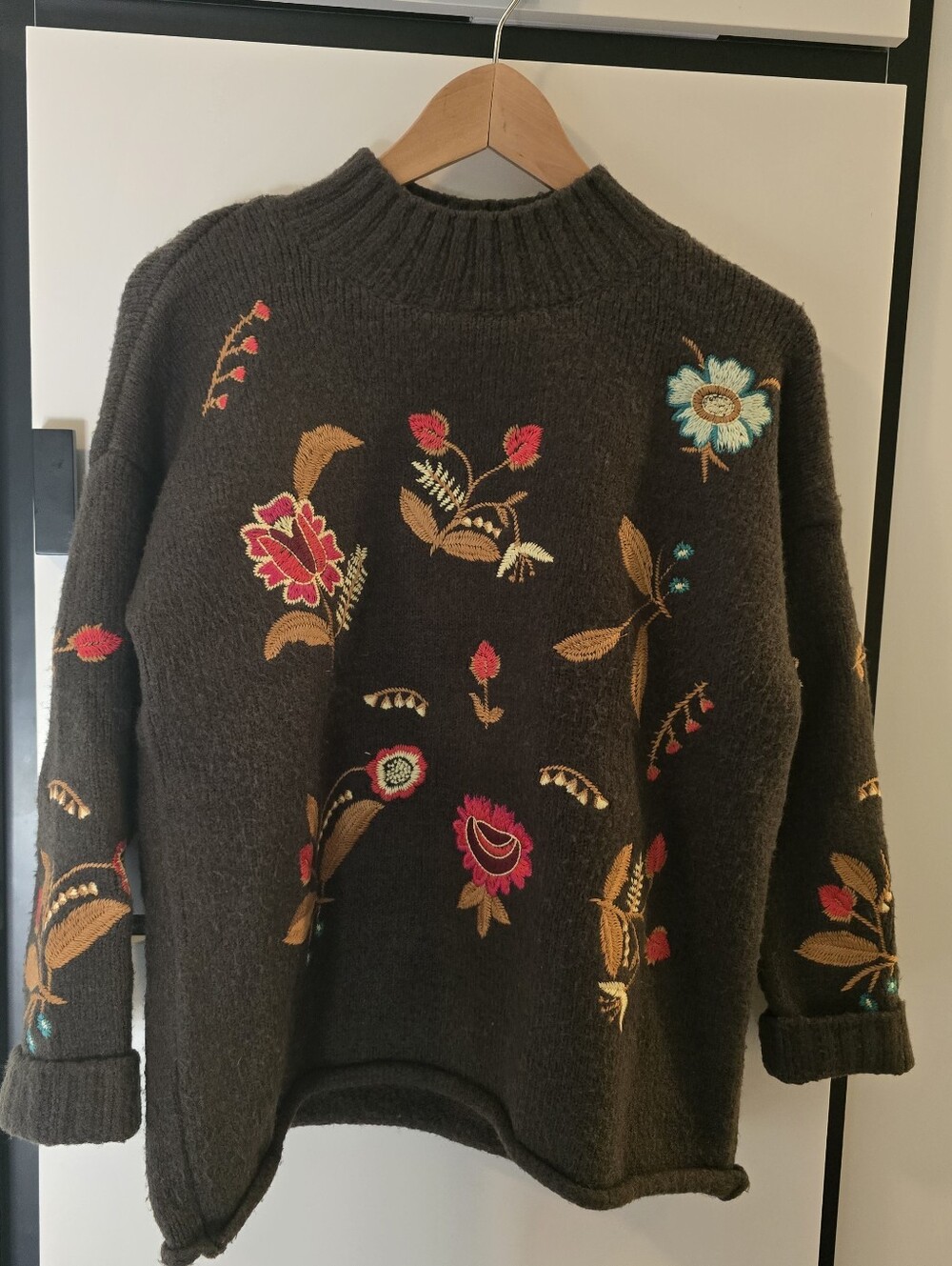 Embroidered Floral Turtleneck Sweater - Dark Brown